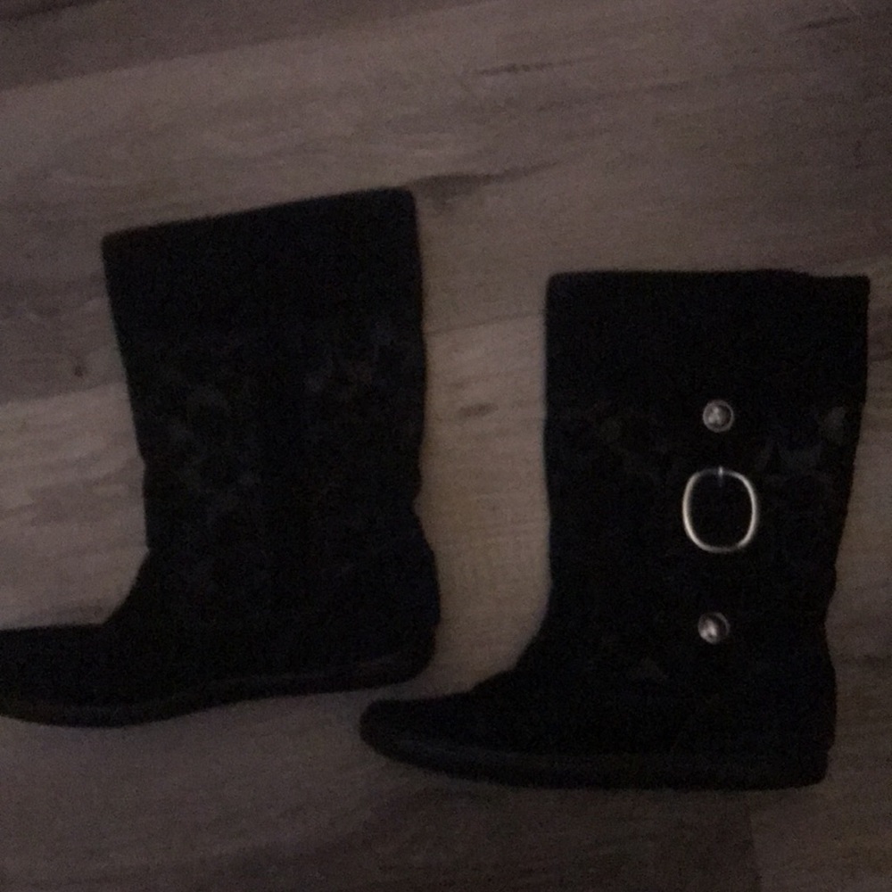 Lightly used coach boots size 7, suede,l and comfy